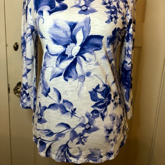 Chico’s lightweight blue and white floral top - Picture 2 of 5